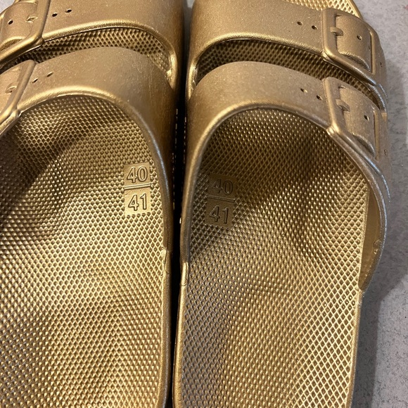 Freedom Moses Gold Waterproof Slides. New. - Picture 4 of 6
